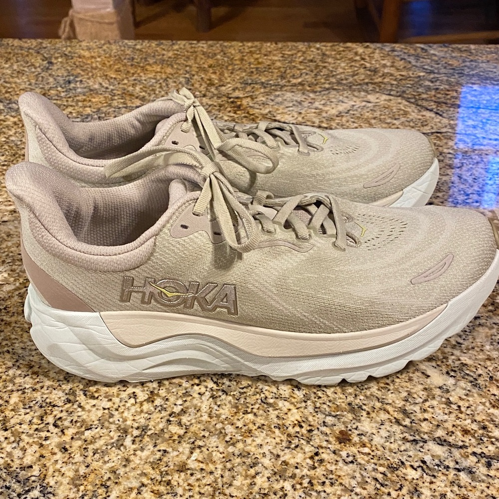 HOKA Arahi 8